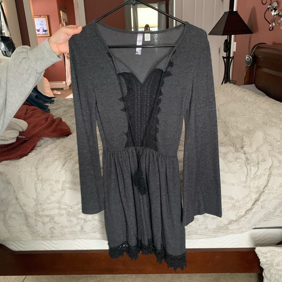 Mid length dress - Picture 2 of 3